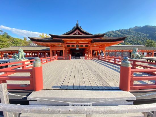貸切観光タクシー 宮島・厳島神社日帰りツアー 島内は小回りが利く小型モビリティでご案内＜4時間／1-3名／広島市内発着＞by カープタクシー