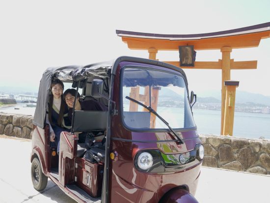 貸切観光タクシー 宮島・厳島神社日帰りツアー 島内は小回りが利く小型モビリティでご案内＜4時間／1-3名／広島市内発着＞by カープタクシー
