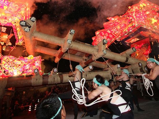 札幌発日帰りバスツアー 沼田町夜高あんどん祭り 北海道唯一の「喧嘩あんどん」を体感！＜8月21日限定／1名から催行／札幌駅発着＞