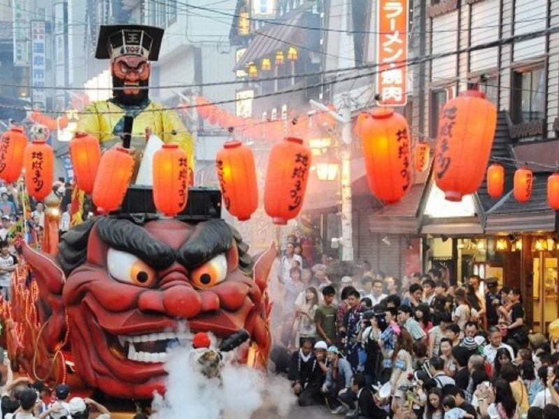 札幌発日帰りバスツアー 登別地獄まつり＋温泉街散策 鬼が練り歩く夏の