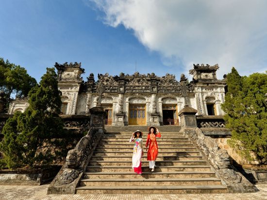 世界遺産フエ観光ツアー　カイディン帝廟＋ティエンムー寺＋王宮＋ドラゴンクルーズ　空港送迎付き帰国日プランあり＜1日／日本語／フエ郷土料理昼食／選べる出発地＞