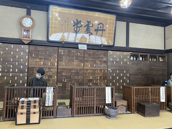 富山の薬文化を巡るバスツアー 飴づくり・和漢薬・薬研体験・やくぜん料理で学ぶ薬都とやまの歴史旅＜富山駅発着＞