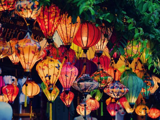 空港お迎え付きホイアン仕立て体験＆ランタンナイトツアー　オーダーメイド衣装作り＆灯籠流し体験＜2日間／貸切／日本語ガイド／夕食付プランあり＞　