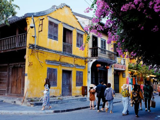 空港お迎え付きホイアン仕立て体験＆ランタンナイトツアー　オーダーメイド衣装作り＆灯籠流し体験＜2日間／貸切／日本語ガイド／夕食付プランあり＞　
