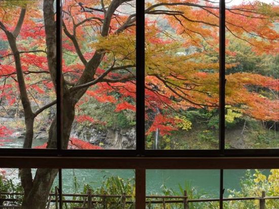 紅葉の神通峡と猪谷関所巡るバスツアー 秋色の絶景と江戸の記憶をたどる旅＜昼食付／富山駅発着＞