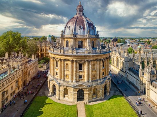オックスフォード大学＆市街 ウォーキングツアー＜英語／約2時間＞＊申込と同時に即予約確定