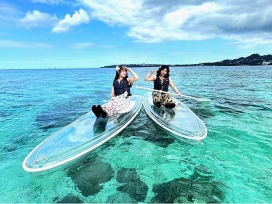 瀬底島クリアSUP体験 ウミガメに出会える透明なボード体験 透き通る海と白砂ビーチでリゾート満喫♪＜4～10月／GoProデータ付／瀬底島＞