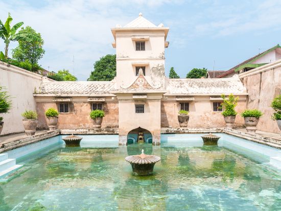 Taman Sari(Water Castle)_shutterstock_514980040