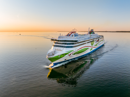 HEL-TAL_Tallink-Shuttle-Megastar_sunset_kaupokalda-com