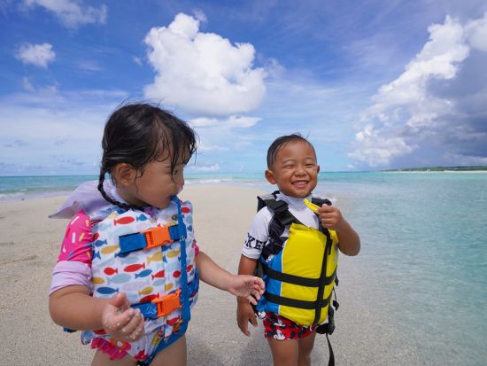 【少人数制ツアー】人気No.1｜島の海を知るガイドと行く宮古島カヤック冒険ツアー｜最大２組限定・高画質写真＋ドローン撮影＋シュノーケル体験付き