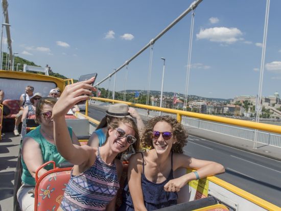 ブダペスト 乗り降り自由オープントップバス　チケット事前予約 　ボート＆ウォーキングツアー付＜24時間or48時間or72時間チケット／日本語オーディオガイド＞