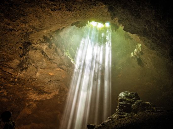 Yogyakarta_Jomblang Cave_AdobeStock_354767446