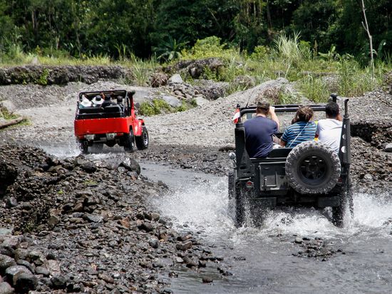 Mount Merapi_Jeep_AdobeStock_325333467