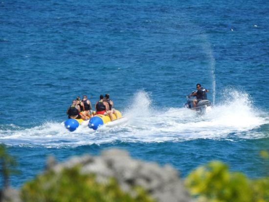 無人島クルーズ 船やバナナボートでLet's冒険♪ 海水浴＆散策＆シュノーケルも楽しめる！特別なひとときを♪＜約60分／浜比嘉島ムルク浜ビーチ＞