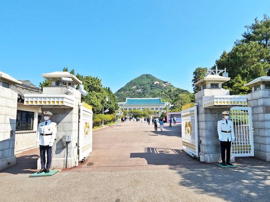 【楽々ソウル観光したい方におすすめ】 車窓見学多めのソウル市内午前観光ツアー 守門将交代式＆ルーフトップカフェ＆セビッソム下車観光付き＜日本語ガイド＞