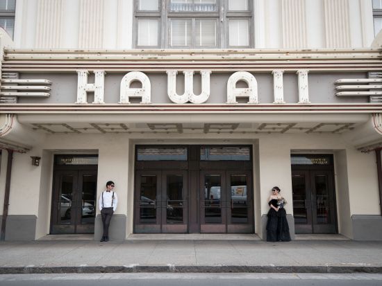 ハワイ　ビーチ＆タウンフォト　ビーチ、カフェ、ダウンタウンなど選べるロケーションパッケージ　（撮影・衣装・メイク）