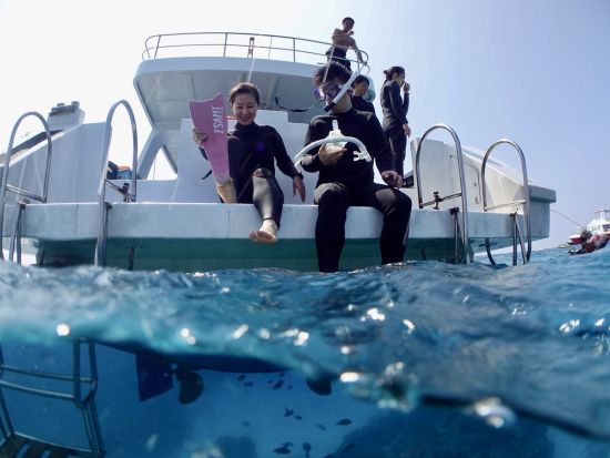 慶良間諸島シュノーケル体験 ボートで行く！一面に広がるサンゴと熱帯魚の世界へ！初心者OK・写真プレゼント付き♪＜1日／沖縄本島＞