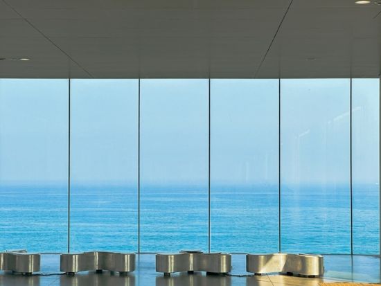 【東京発着】茨城日帰りバスツアー 阿字ヶ浦海岸＋JR日立駅＋竜神大吊橋＜英中対応＞