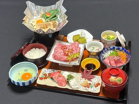 25.OM_千成亭にて「湖東三山すき焼紅葉御膳」