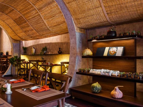 ヴィクエキッチン　食事券＆事前予約サービス　ミシュランガイドビブグルマンのベジタリアンベトナム料理＜ランチ／ディナー／送迎オプションあり＞