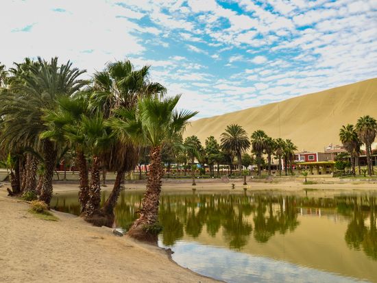 Peru_Huacachina_shutterstock_492229933