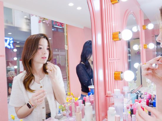 「COLORIZE」明洞でメイクアップ＆パーソナルカラー診断！韓国美容旅行に取り入れたい韓国風メイク体験＜日本語対応可／明洞駅9番10番出口すぐ＞