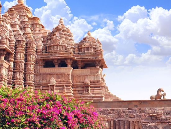 India_Khajuraho_Temple_shutterstock_2635628263
