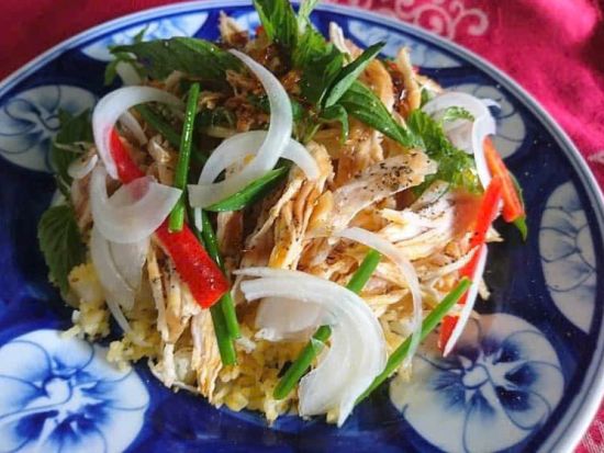 サクラ（Sakura）レストラン食事券＆事前予約サービス　ホイアンの情緒あふれる川沿い人気店＜夜／ホイアン旧市街＞