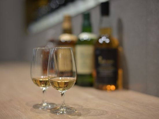 日本の晩酌体験 獺祭3種飲み比べコース or ジャパニーズウイスキー4種コース日本文化を味わうひととき＜おつまみ付／約30分／渋谷マークシティ 地下1階＞