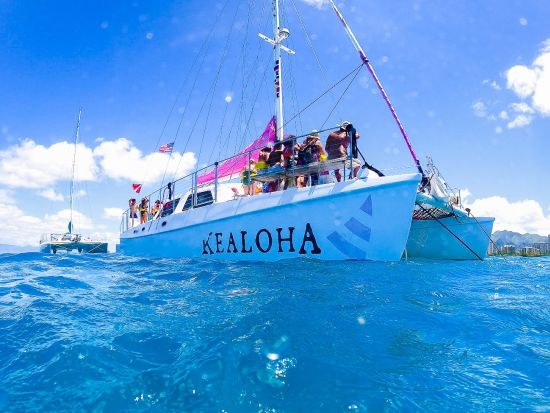 サンセットセーリング　ワイキキ沖で夕日を堪能！ご希望でサンセットタイムのスイミングも！ ＜ワイキキ発＞