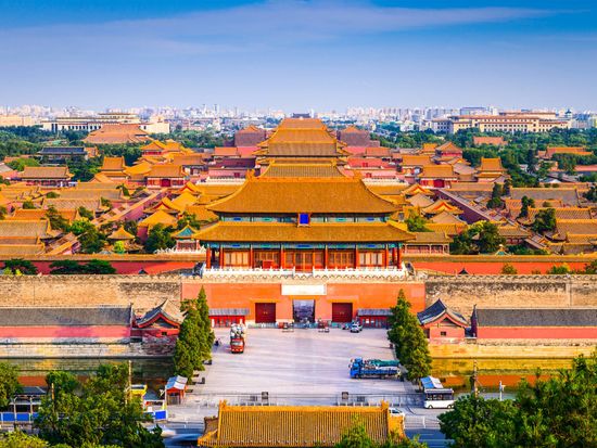 China_Beijing_Forbidden City Palace Museum view from Jingshan Park_紫禁城（故宮博物院_景山公園）_shutterstock_245500441