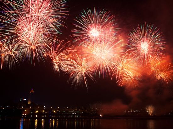 Taiwan_Taipei_Fireworks_shutterstock_121480318