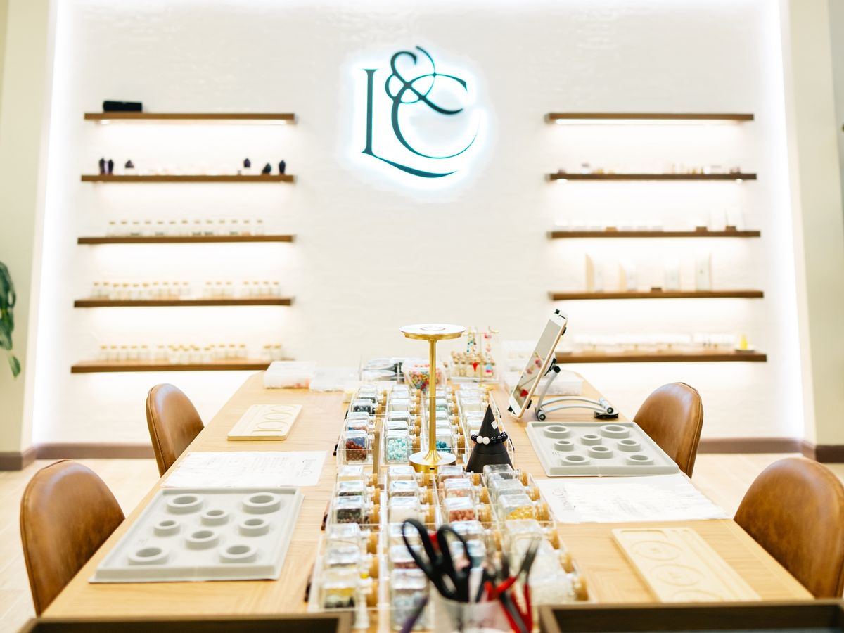 アクセサリー作り体験 人気YouTuberご夫婦が手掛けるショップで特別な