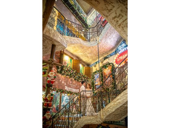 沖縄ウエディングフォトプランアメリカンビレッジナイトフォト撮影＆明るいビーチ撮影＜撮影データ・衣装・メイク・小物レンタル付／本島中部 北谷町＞