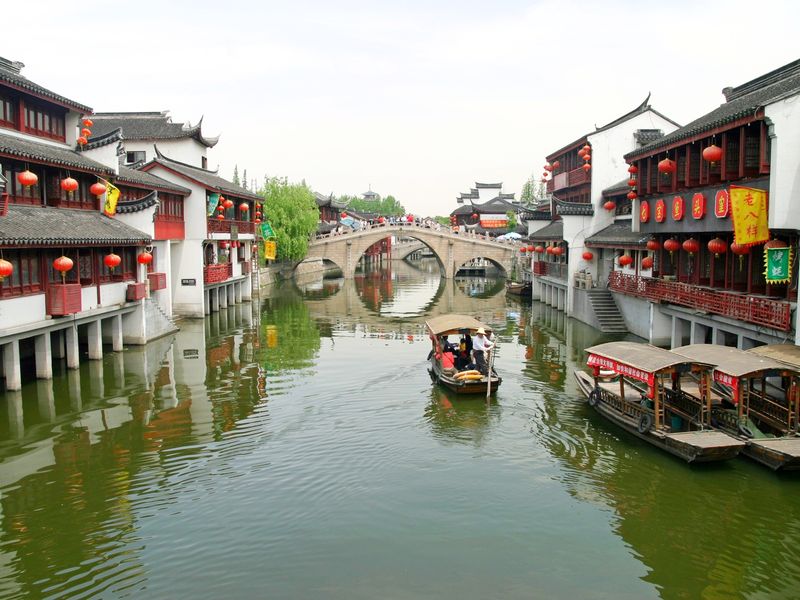 China_Shanghai_Qibao Old Street_七宝老街_shutterstock_242838274