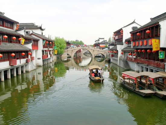 上海終日観光ツアー　名物グルメ＋七宝老街＋豫園＋白玉蘭展望台＋外灘＜昼食＆夕食付き／日本語ガイド＞by H.I.S.