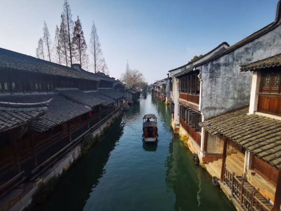 烏鎮日帰り観光ツアー　東柵景区散策＋クリーク遊覧＋田舎料理の昼食付き＜日本語ガイド／上海市内発着＞by H.I.S.