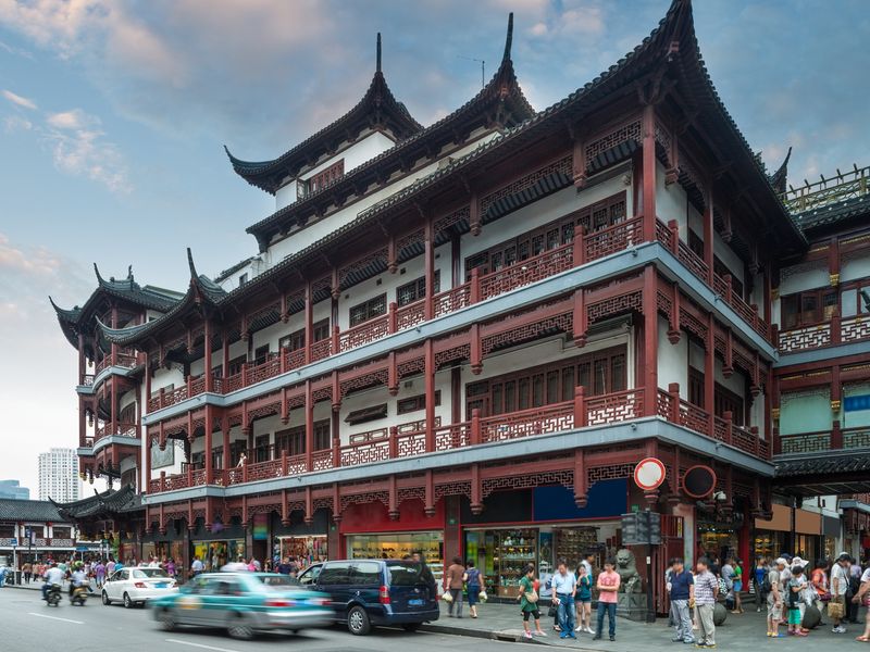 China_Shanghai_Street in Yuyuan_豫園_shutterstock_210545962