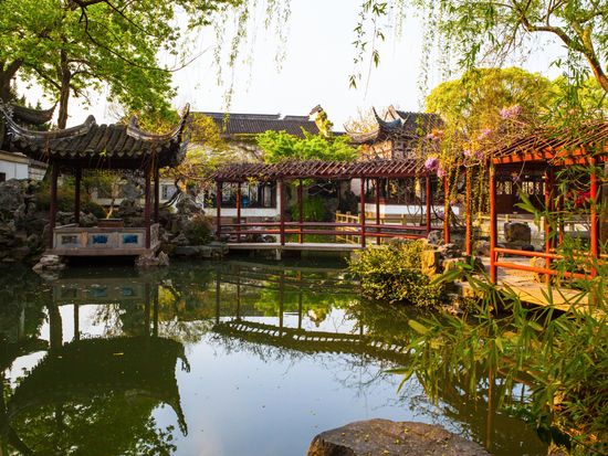 China_Suzhou_Liuyuan(Lingering Garden)_留園_shutterstock_704716834