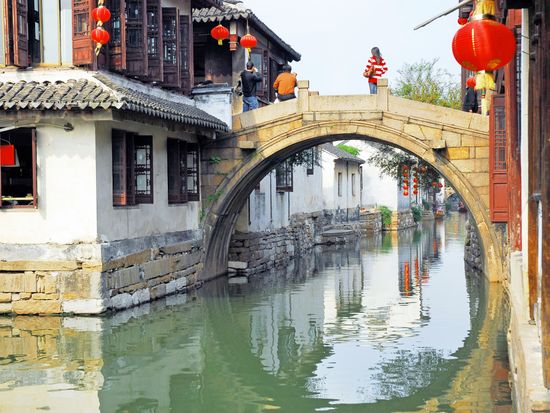 China_Suzhou_Zhouzhuang_周庄（周荘）_shutterstock_38737510