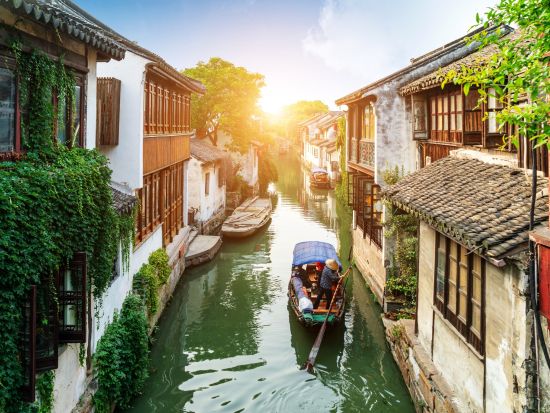 選べる2コース！周荘のみ or 蘇州＆周荘日帰り観光ツアー　クリーク遊覧で江南水郷の魅力を満喫＜日本語ガイド／上海発着＞by H.I.S.