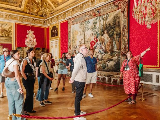 一般非公開エリア「王のプライベートルーム」に特別入場！ベルサイユ宮殿 半日電車ツアー  宮殿優先入場＜往復／パリ発／英語ガイド＞