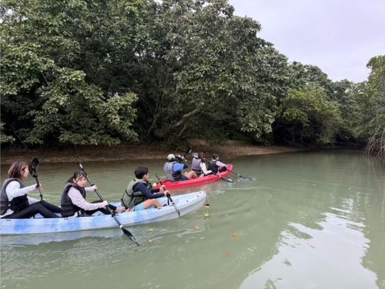 ナイトカヤックマングローブ探検 星空の下で幻想体験♪お子様も一緒に楽しめる夜の冒険へ 神秘的な世界へLet's Go！＜約60分／宮古島＞