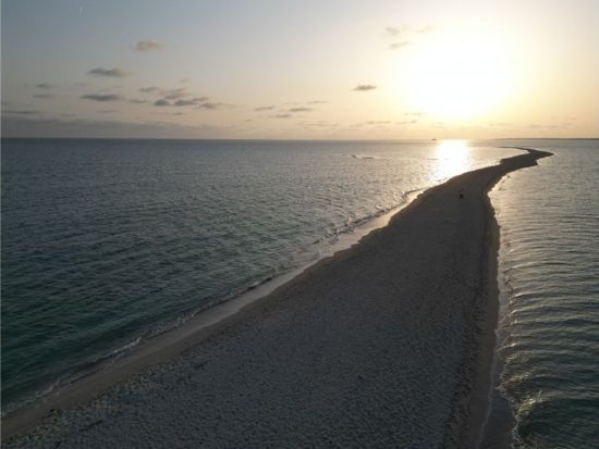 ユニの浜サンセットゴールドツアー 宮古島の夕日を満喫！黄金色に染まる幻想的なサンセットを体験 SNS映え間違いなし◎＜約60分／宮古島＞