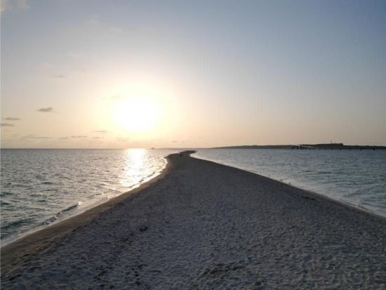 ユニの浜サンセットゴールドツアー 宮古島の夕日を満喫！黄金色に染まる幻想的なサンセットを体験 SNS映え間違いなし◎＜約60分／宮古島＞