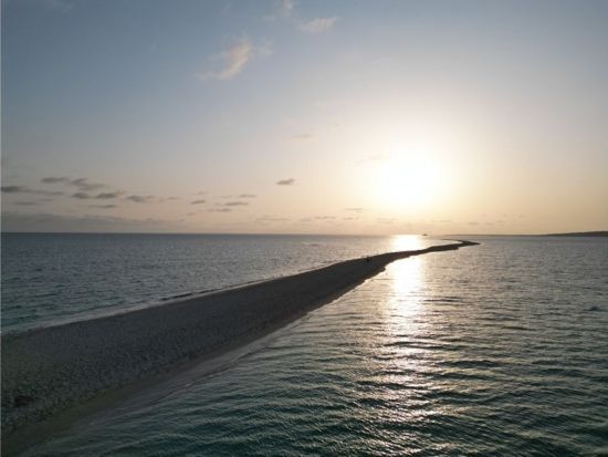 ユニの浜サンセットゴールドツアー 宮古島の夕日を満喫！黄金色に染まる幻想的なサンセットを体験 SNS映え間違いなし◎＜約60分／宮古島＞