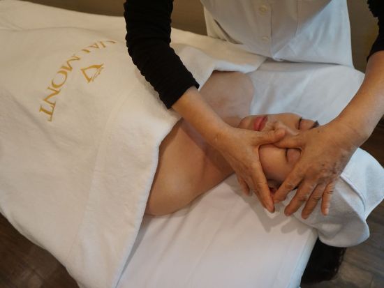 EHWA LA SPA「イファ ラ スパ」女優やアイドルがお忍びで通う隠れ家スパ　オールハンドの小顔マッサージ！&10年熟成のよもぎ蒸し体験＜個室施術／江南＞