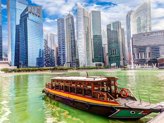 Singapore_Marina Bay_River Cruise_shutterstock_608357039