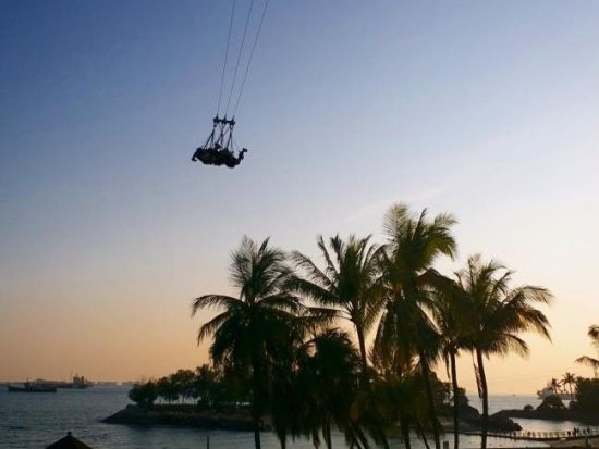 セントーサ島でジャイアントスイング＆バンジージャンプ体験　爽快スリル満点の絶叫アクティビティ