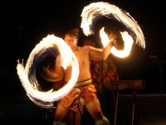 伝統ルアウ＆ハワイアンショー「アロハ・カイ・ルアウ」　シルバーシート（後方席）＋シーライフパーク・ハワイ入場券＜送迎可／シーライフパーク内＞